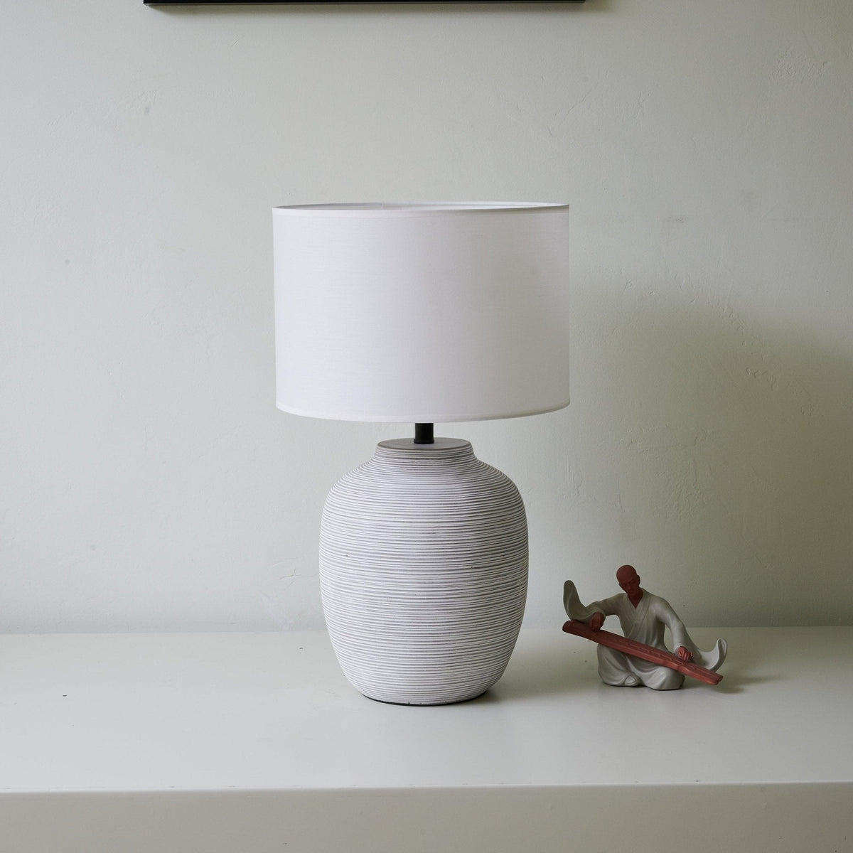 Edward lámpara de mesa minimalista en cerámica