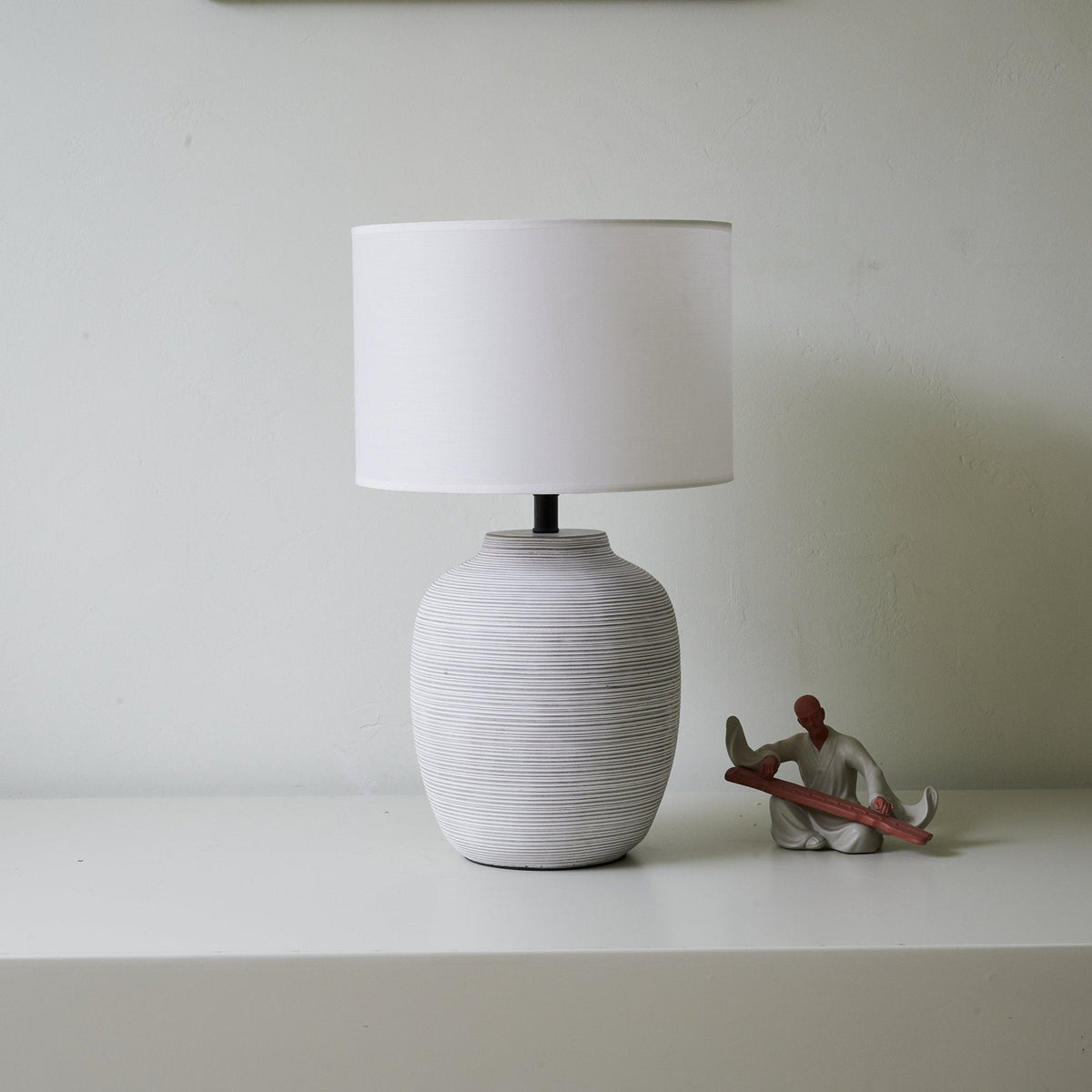 Edward lámpara de mesa minimalista en cerámica