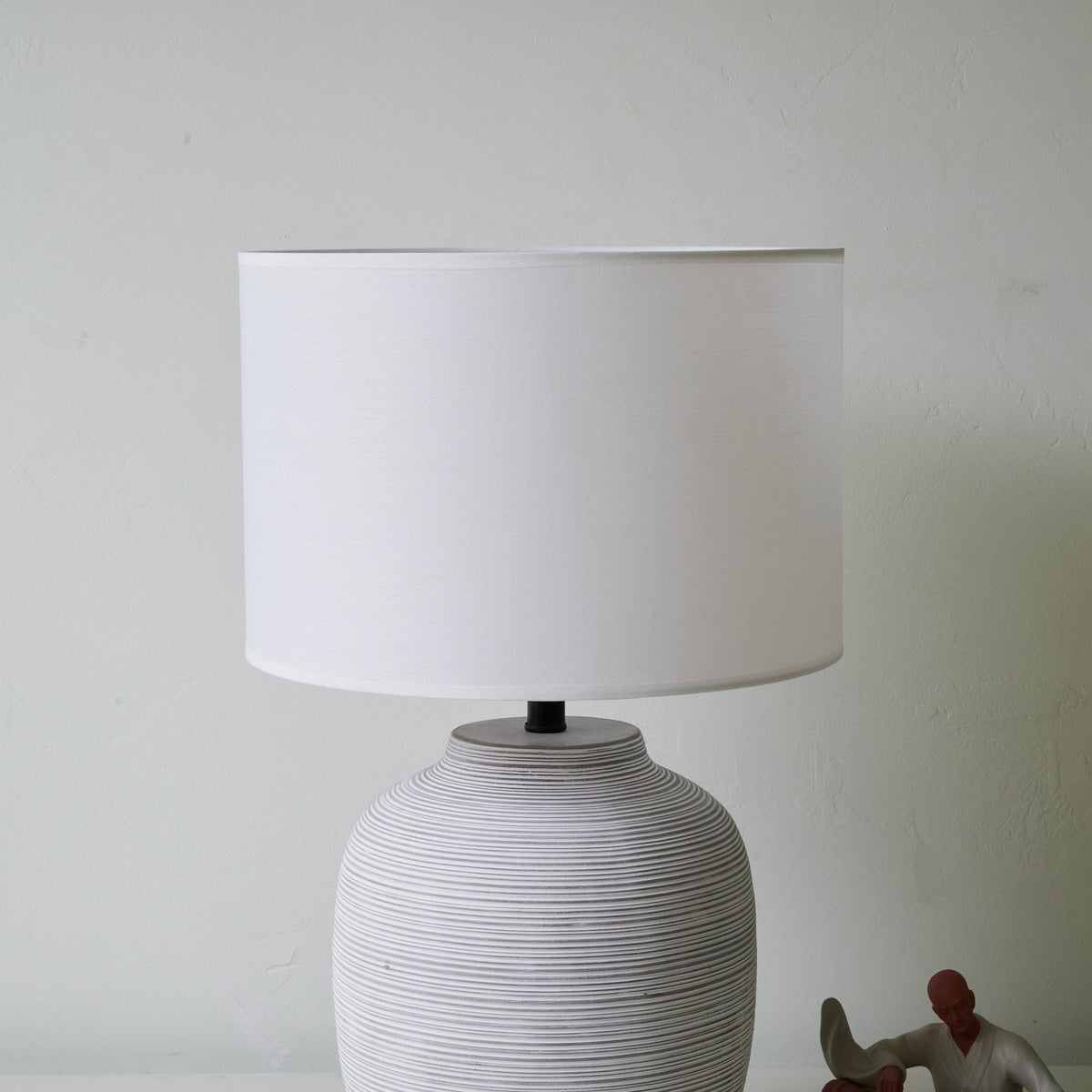 Edward lámpara de mesa minimalista en cerámica