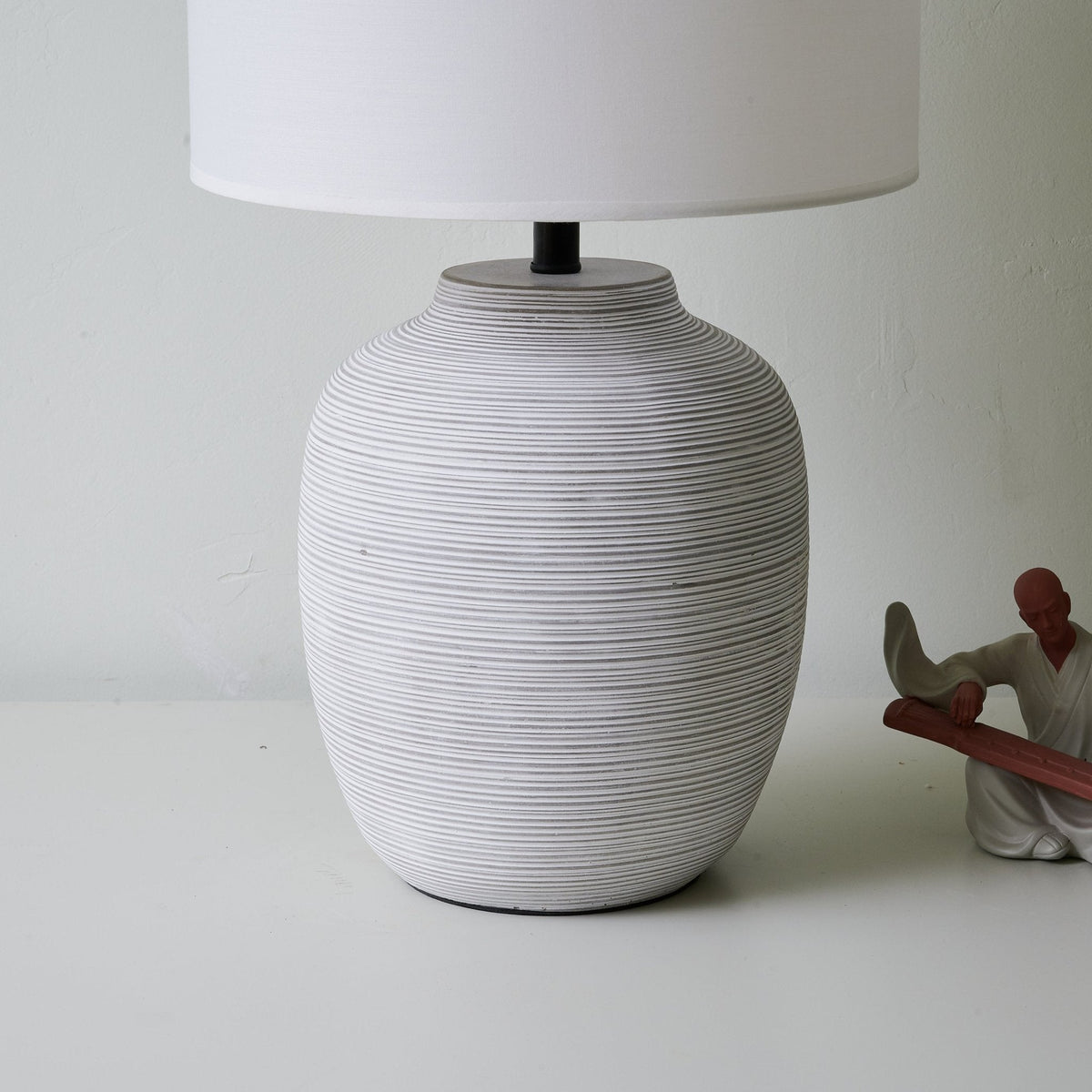 Edward lámpara de mesa minimalista en cerámica