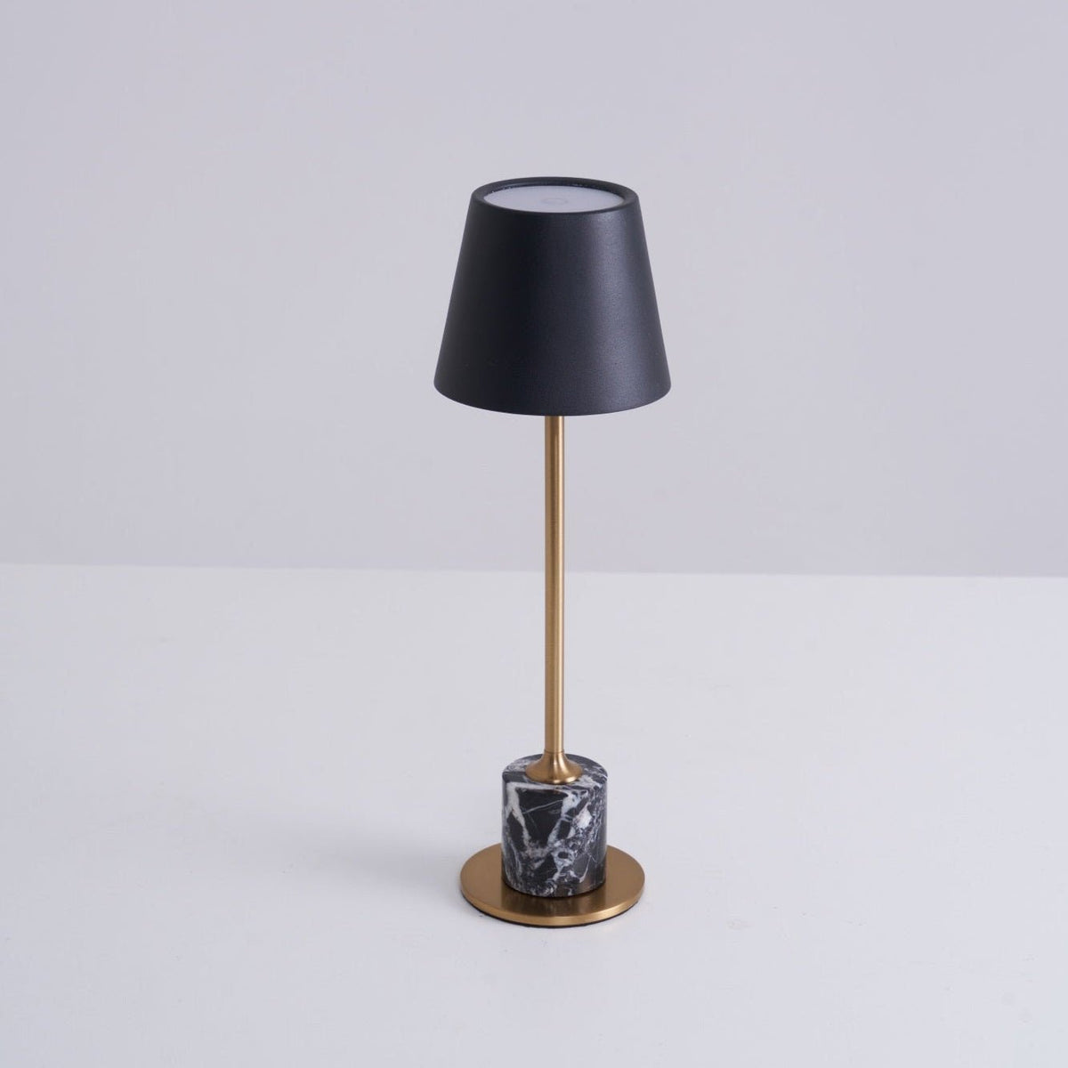 Penny lámpara de mesa minimalista