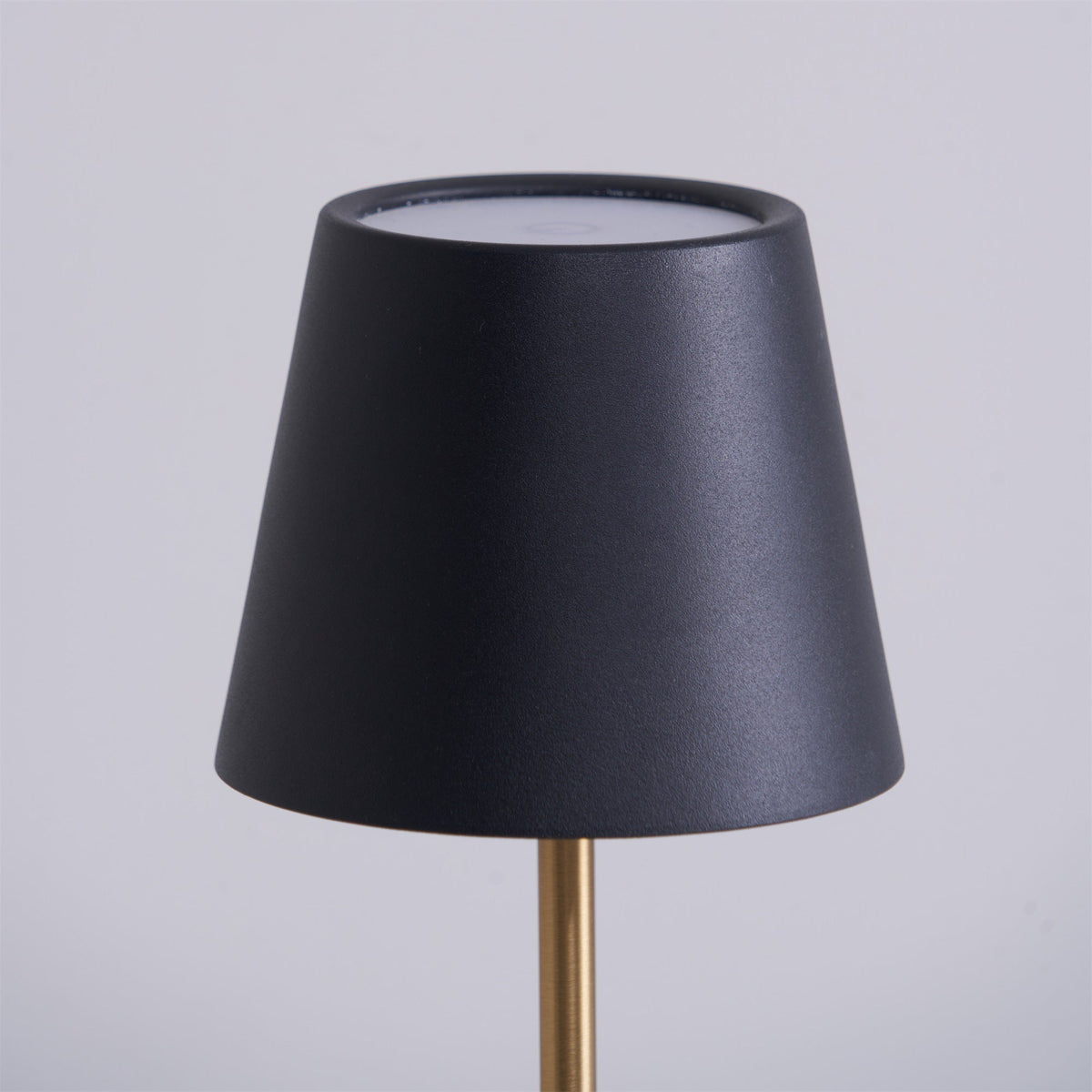 Penny lámpara de mesa minimalista