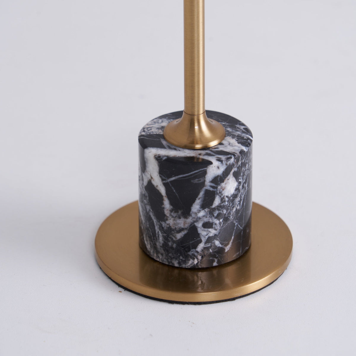 Penny lámpara de mesa minimalista