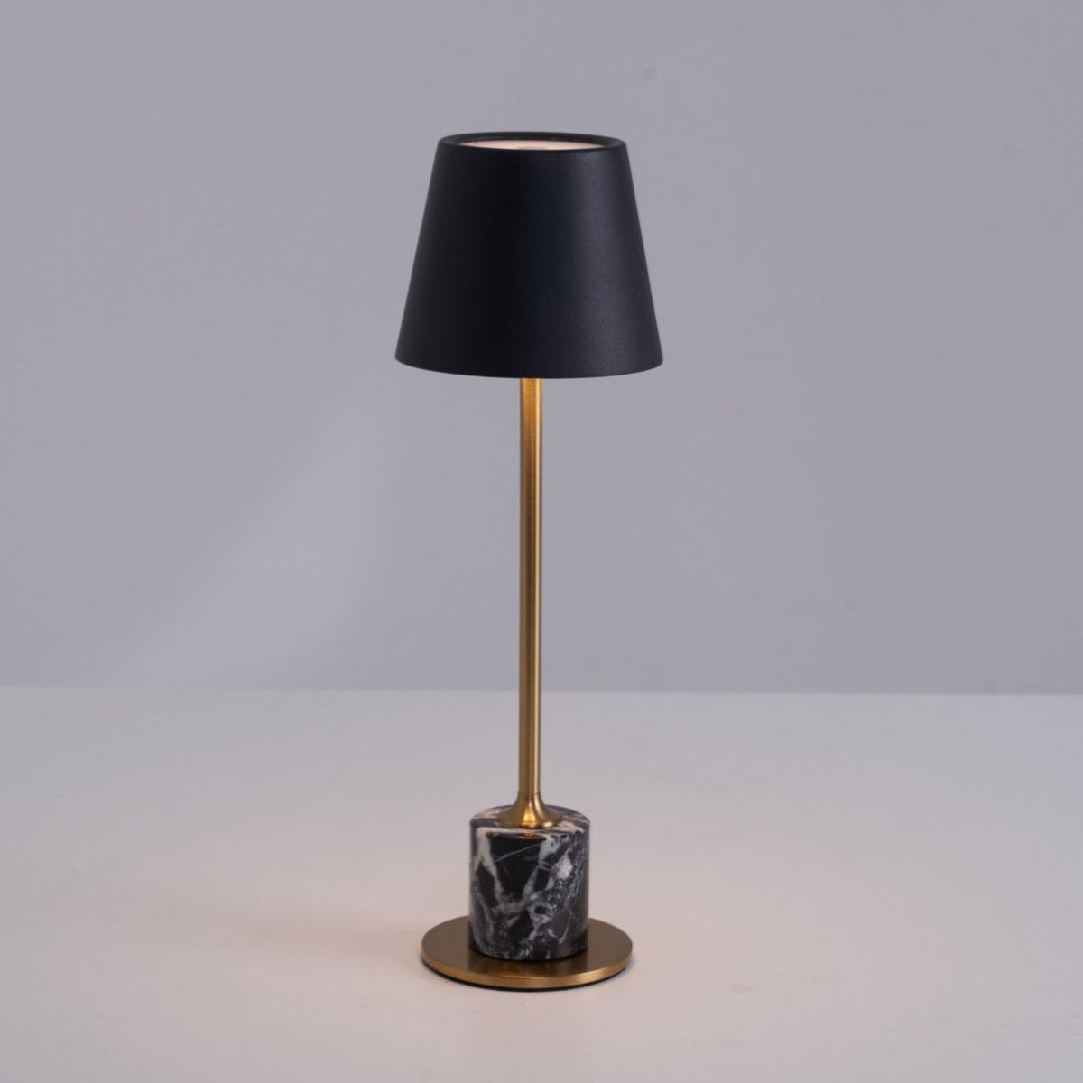 Penny lámpara de mesa minimalista