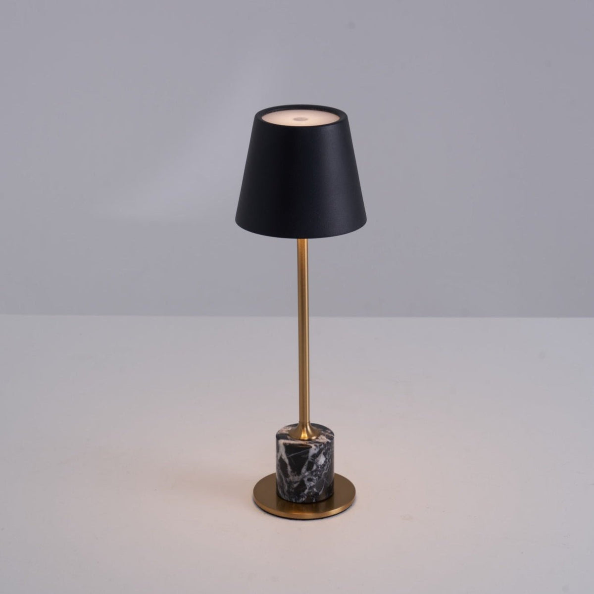 Penny lámpara de mesa minimalista