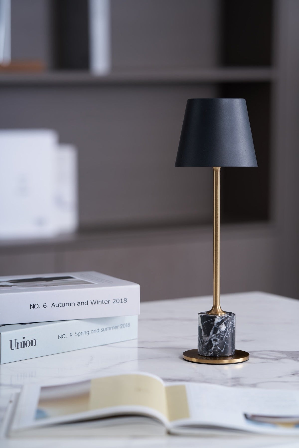 Penny lámpara de mesa minimalista