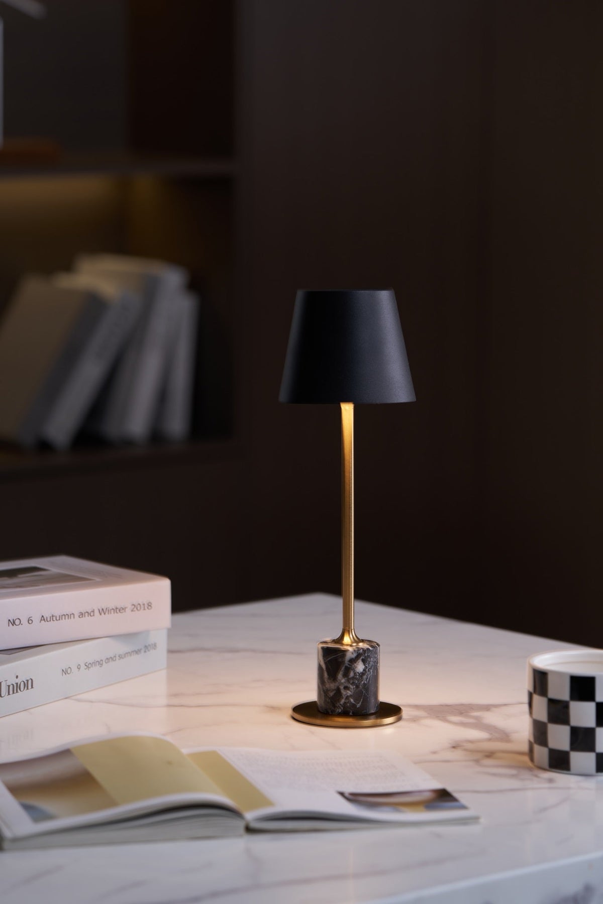 Penny lámpara de mesa minimalista