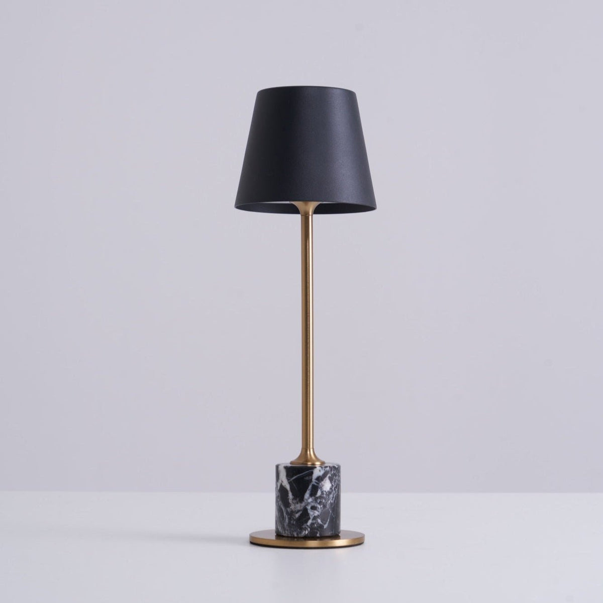 Penny lámpara de mesa minimalista