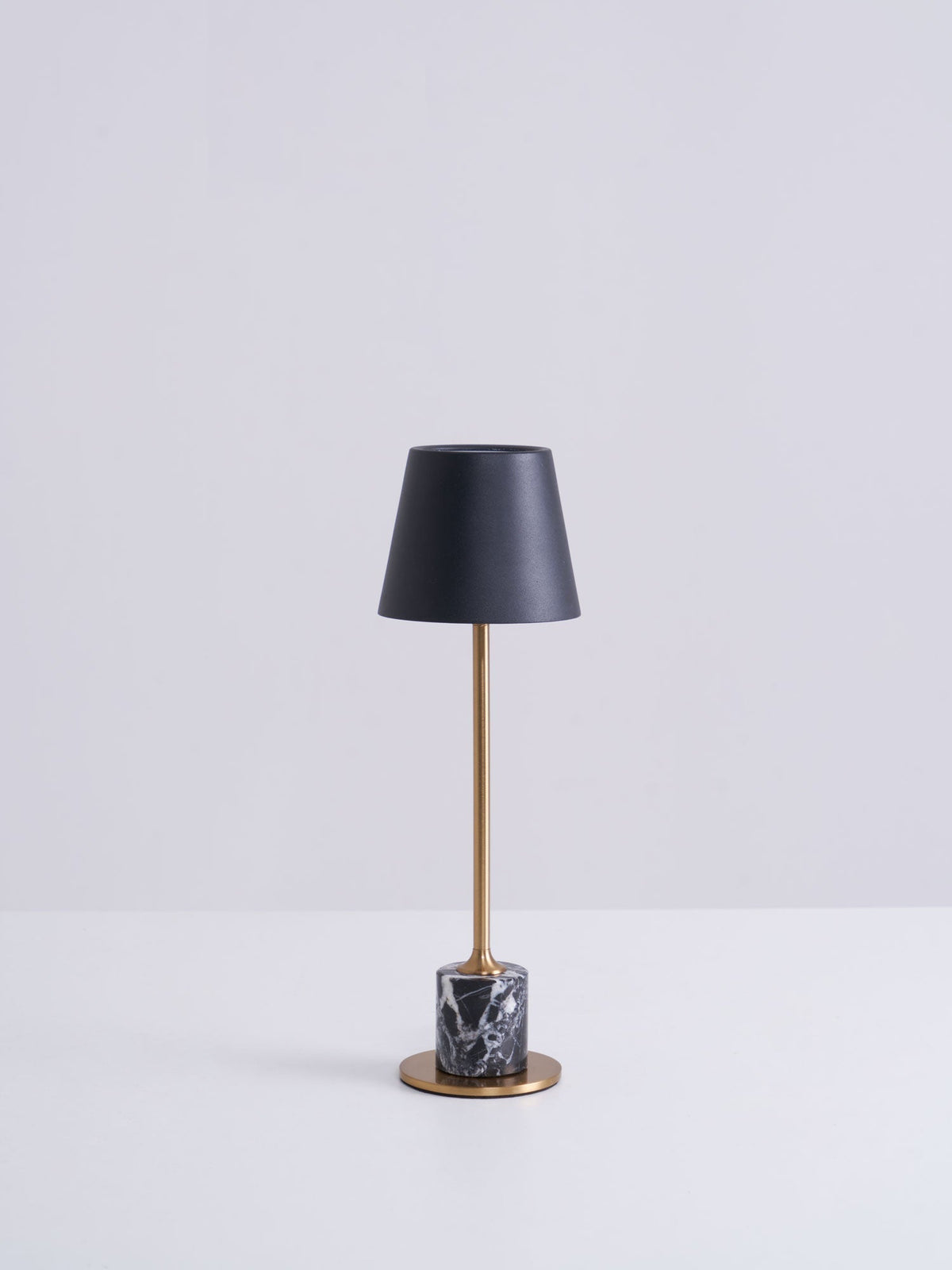 Penny lámpara de mesa minimalista