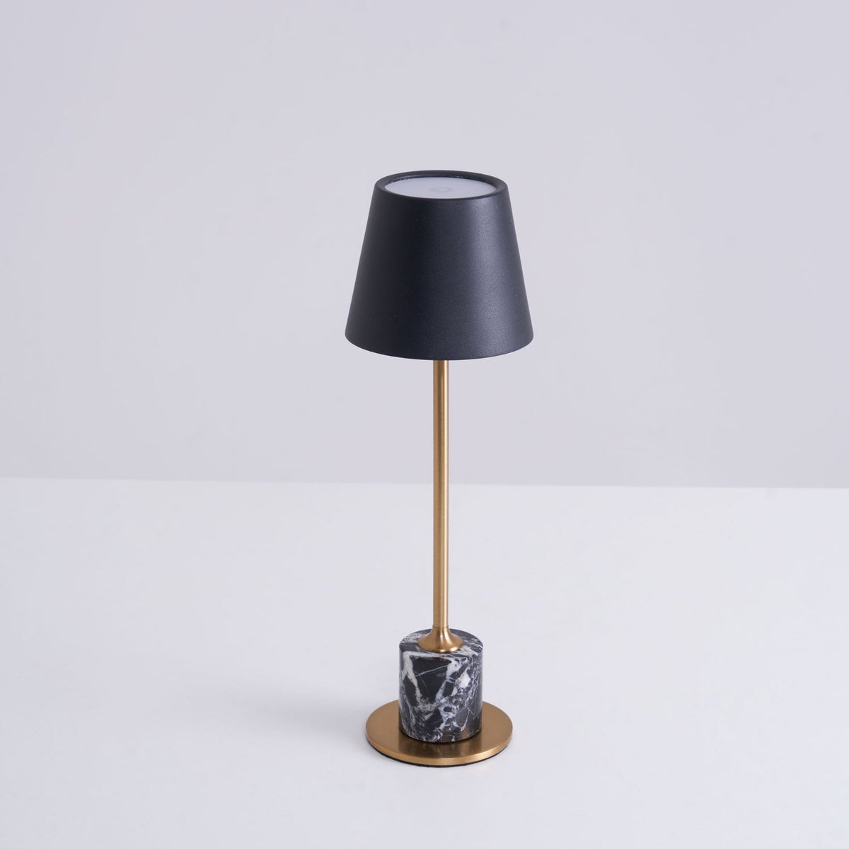 Penny lámpara de mesa minimalista