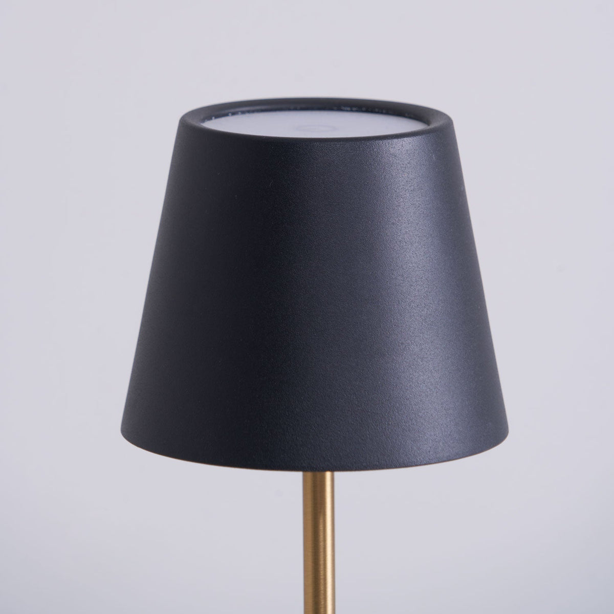 Penny lámpara de mesa minimalista