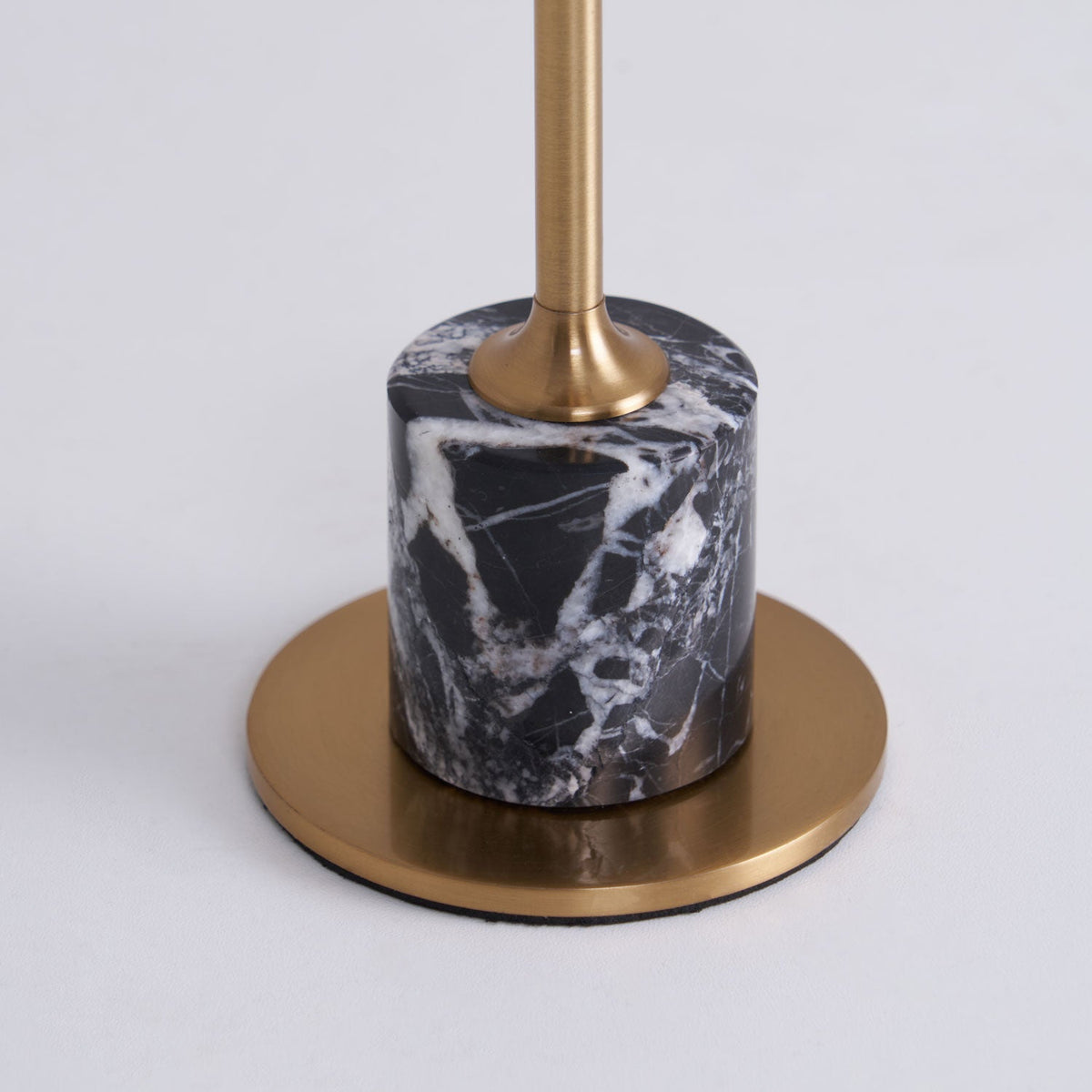 Penny lámpara de mesa minimalista