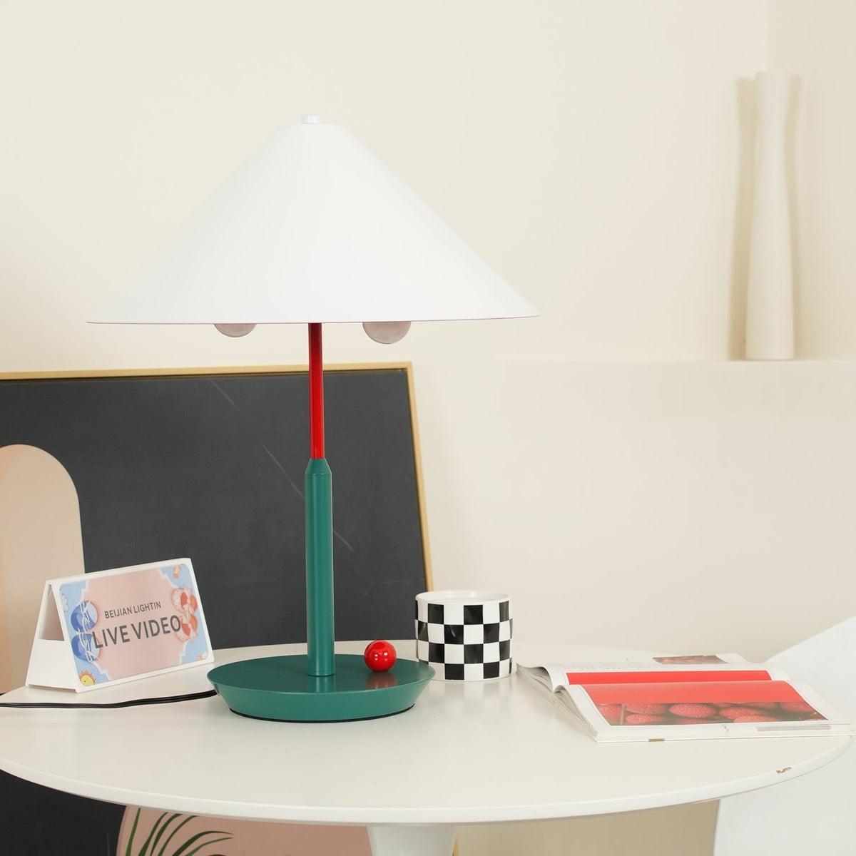 Liorinina lámpara de mesa moderna