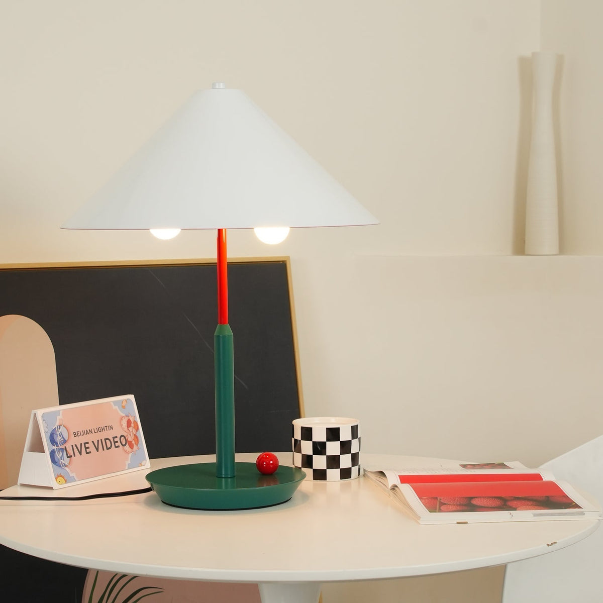 Liorinina lámpara de mesa moderna