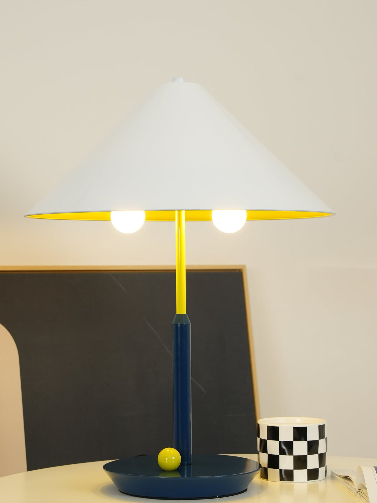 Liorinina lámpara de mesa moderna