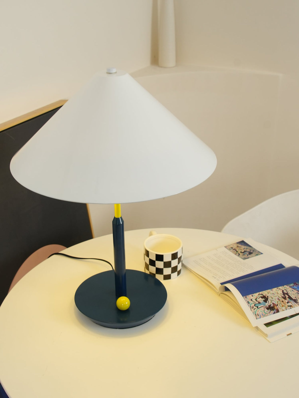Liorinina lámpara de mesa moderna