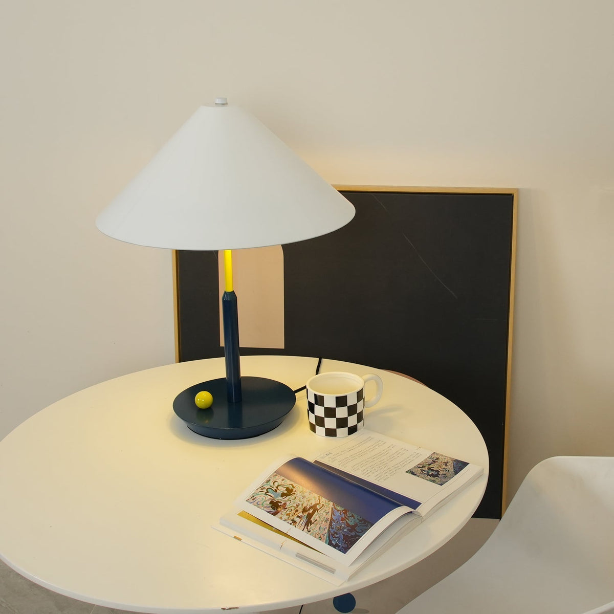 Liorinina lámpara de mesa moderna