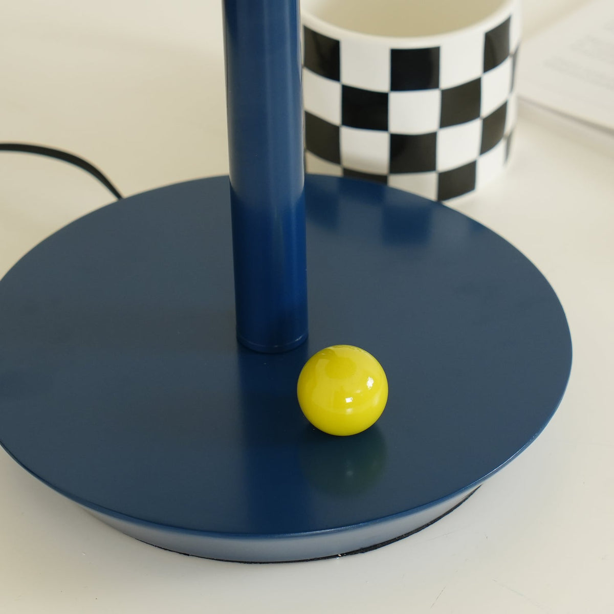 Liorinina lámpara de mesa moderna