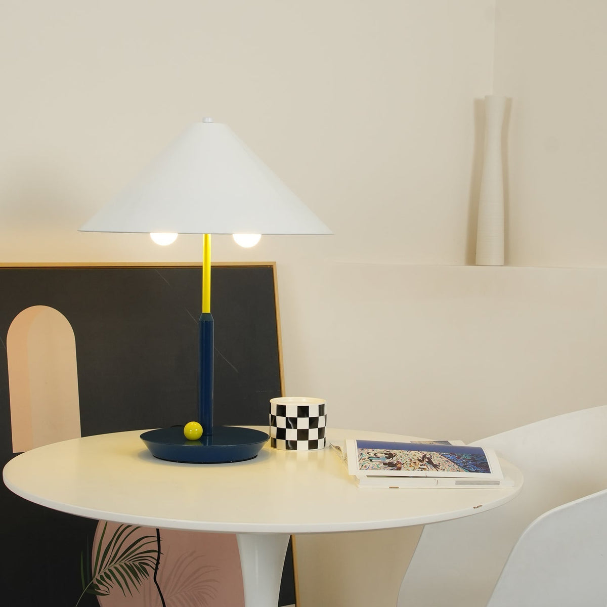Liorinina lámpara de mesa moderna