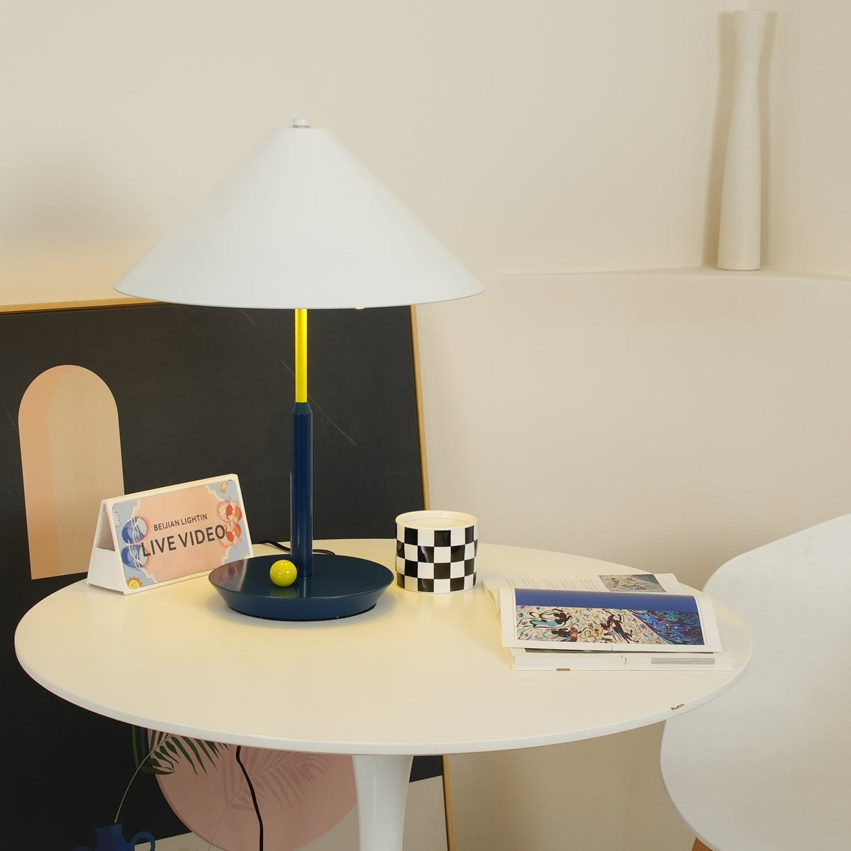 Liorinina lámpara de mesa moderna