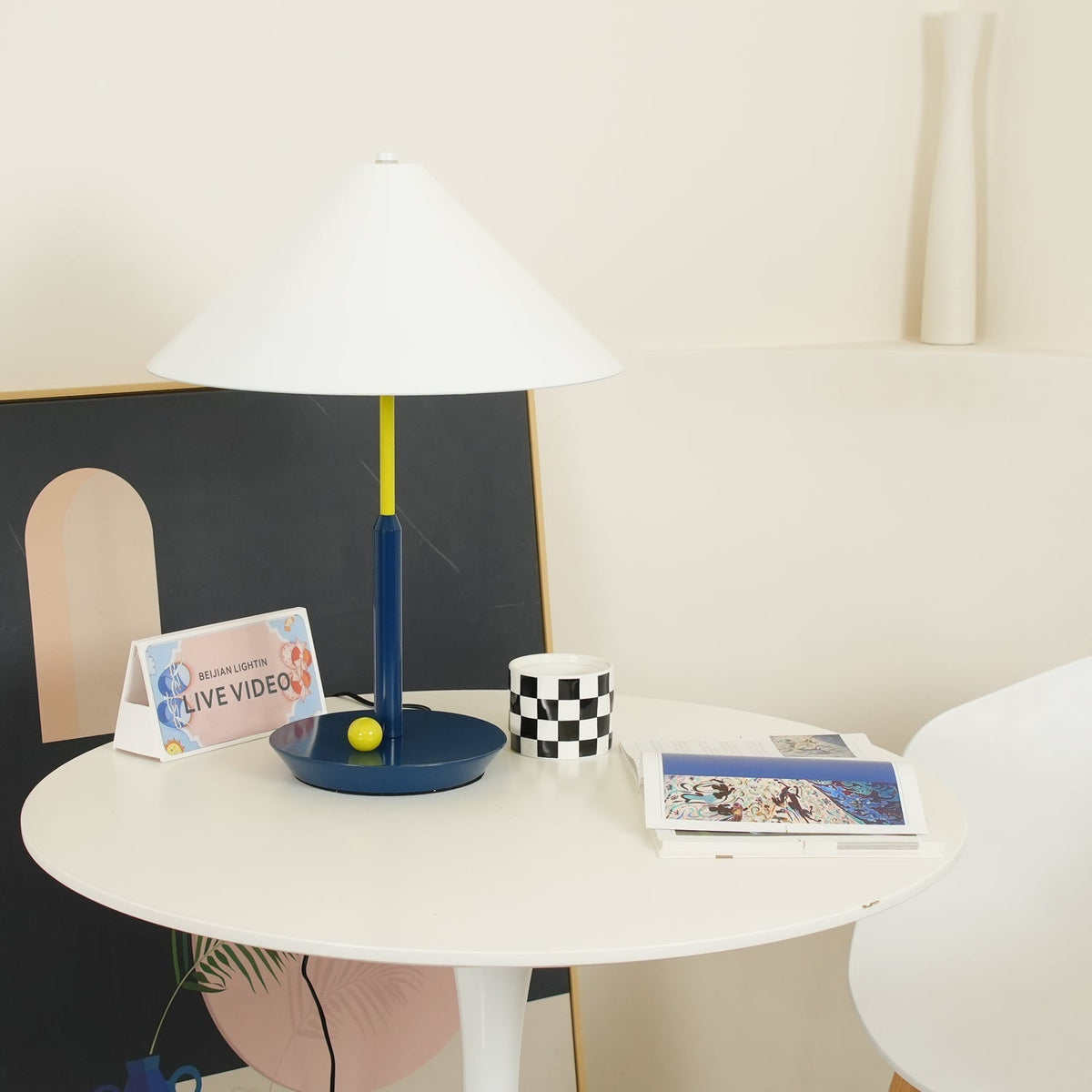 Liorinina lámpara de mesa moderna