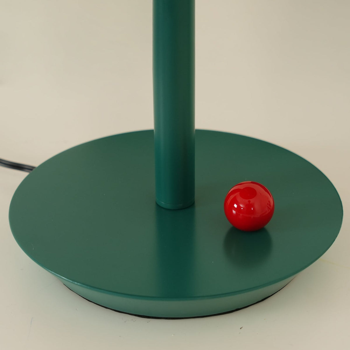 Liorinina lámpara de mesa moderna