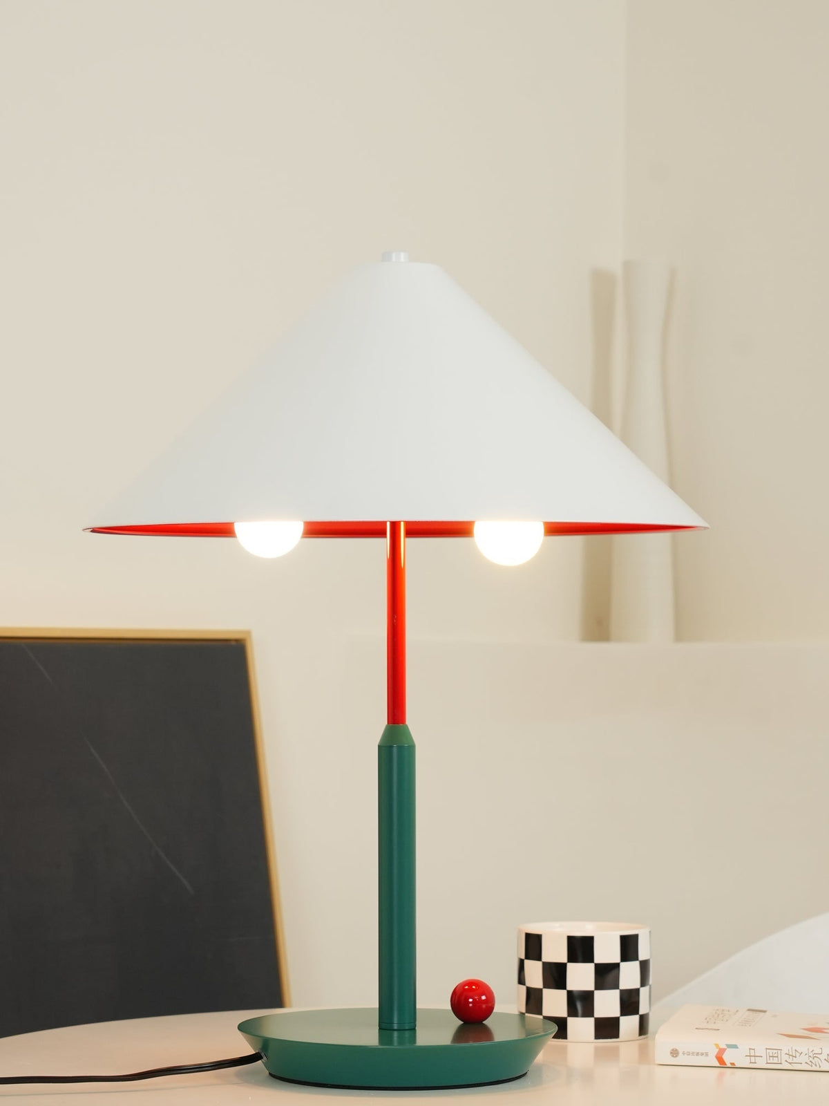 Liorinina lámpara de mesa moderna