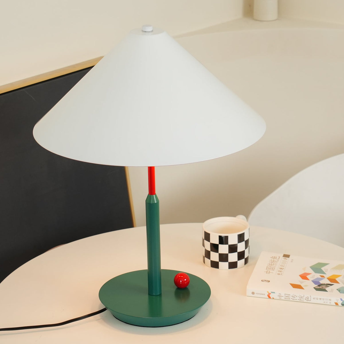 Liorinina lámpara de mesa moderna