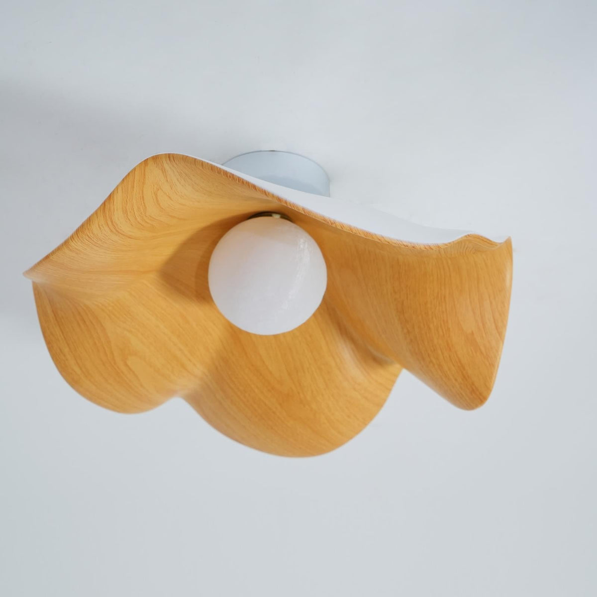 Belenor lámpara de techo Lotus Leaf con acabado de madera y blanco