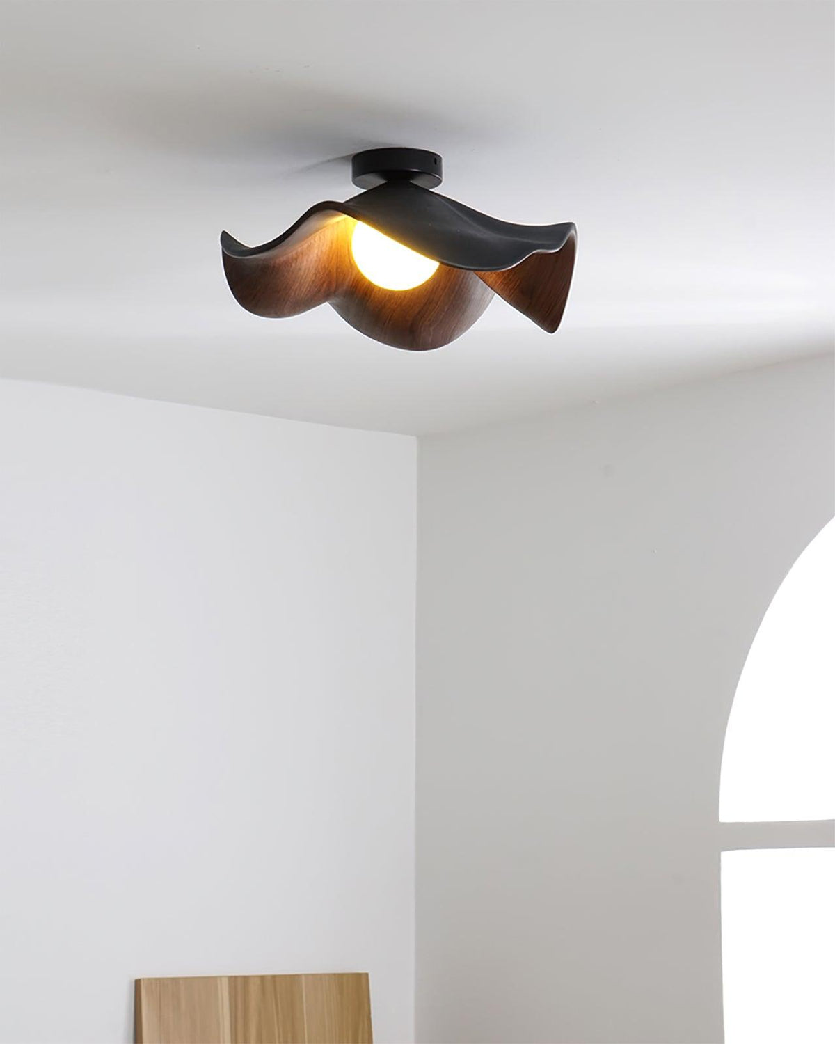 Belenor lámpara de techo Lotus Leaf con acabado de madera y blanco