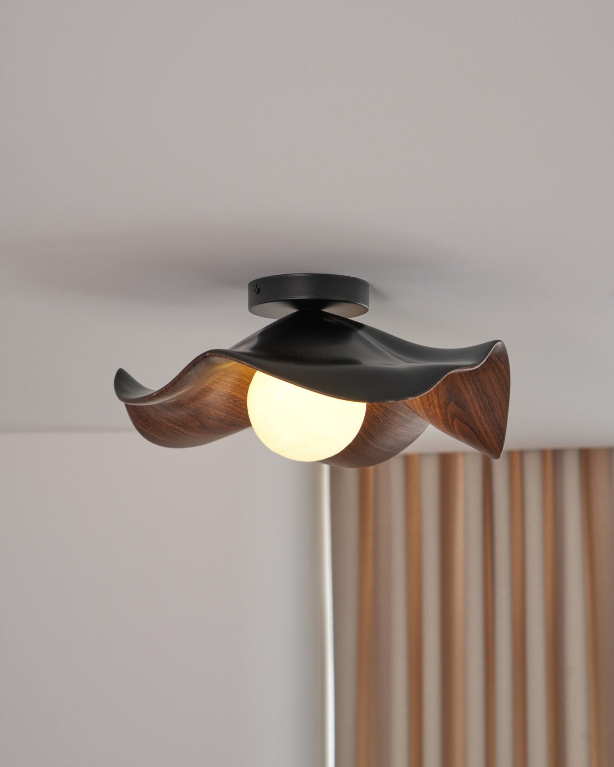 Belenor lámpara de techo Lotus Leaf con acabado de madera y blanco