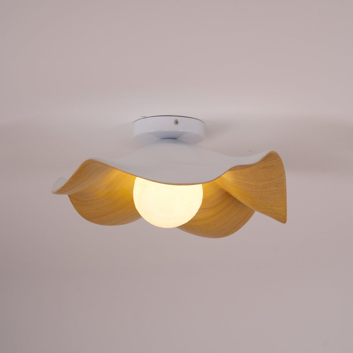 Belenor lámpara de techo Lotus Leaf con acabado de madera y blanco