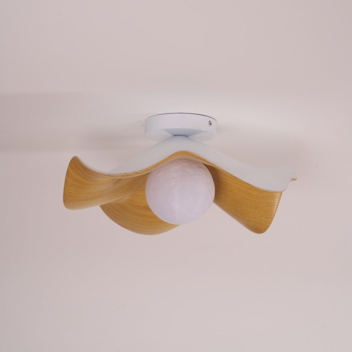 Belenor lámpara de techo Lotus Leaf con acabado de madera y blanco