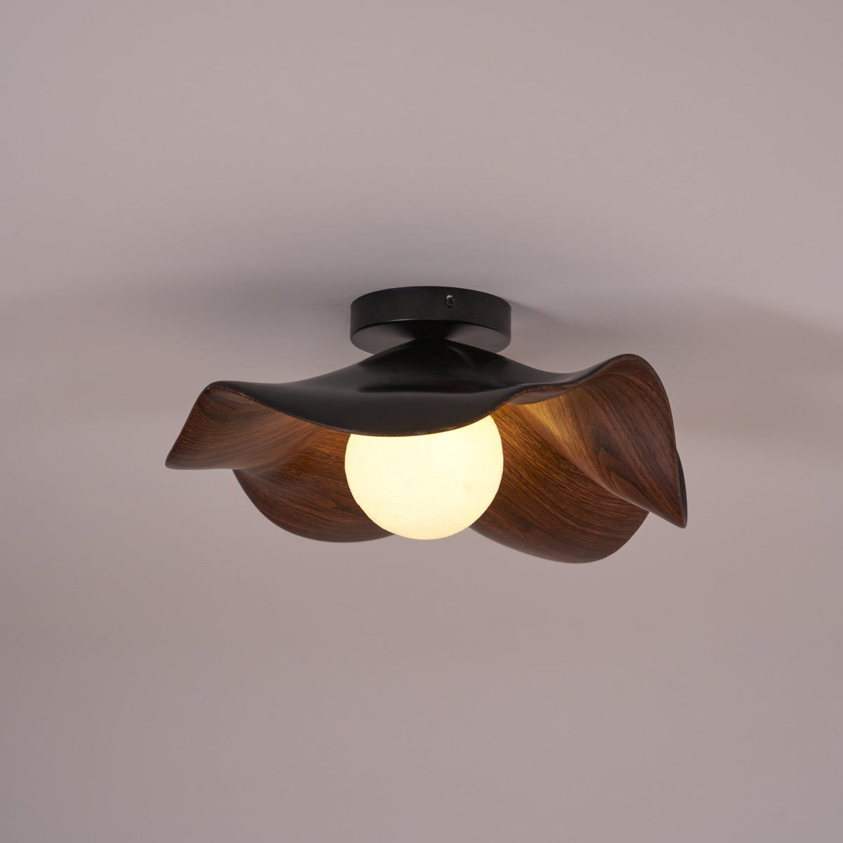 Belenor lámpara de techo Lotus Leaf con acabado de madera y blanco