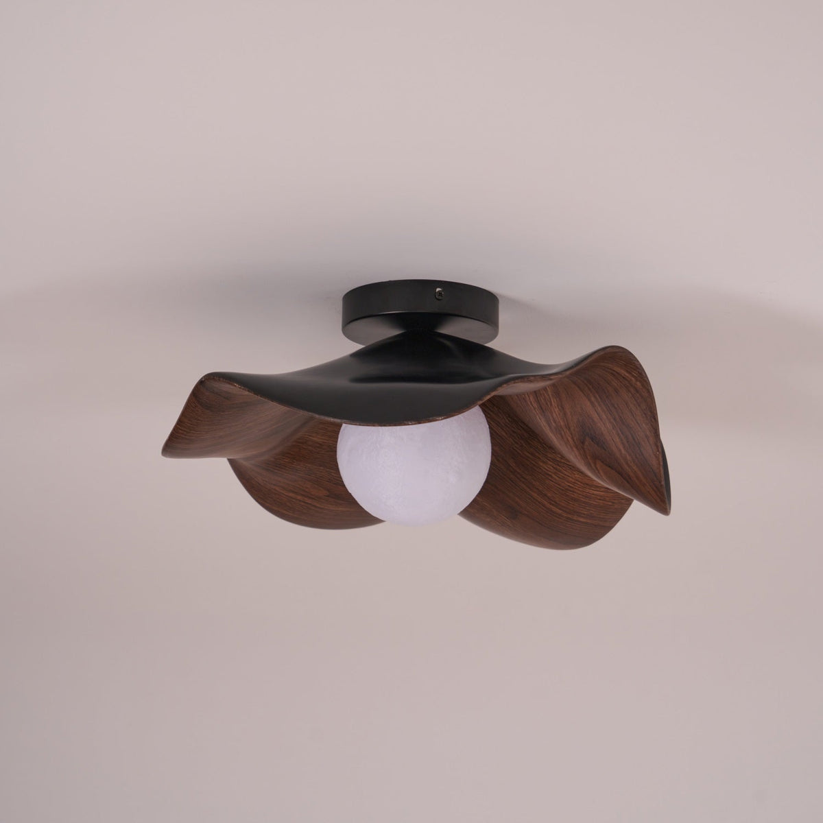 Belenor lámpara de techo Lotus Leaf con acabado de madera y blanco