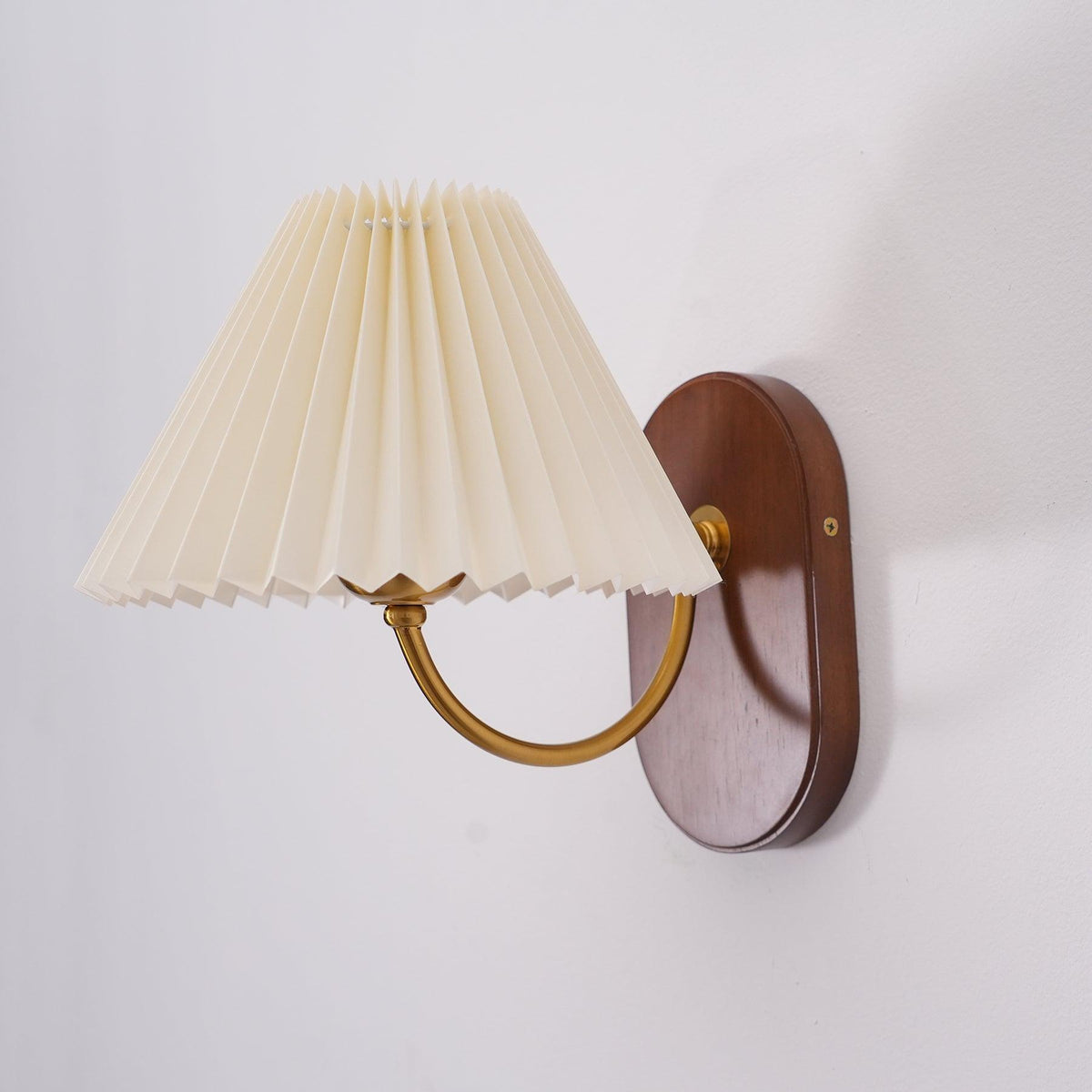 Teriiraine aplique de pared vintage con sombra plisada