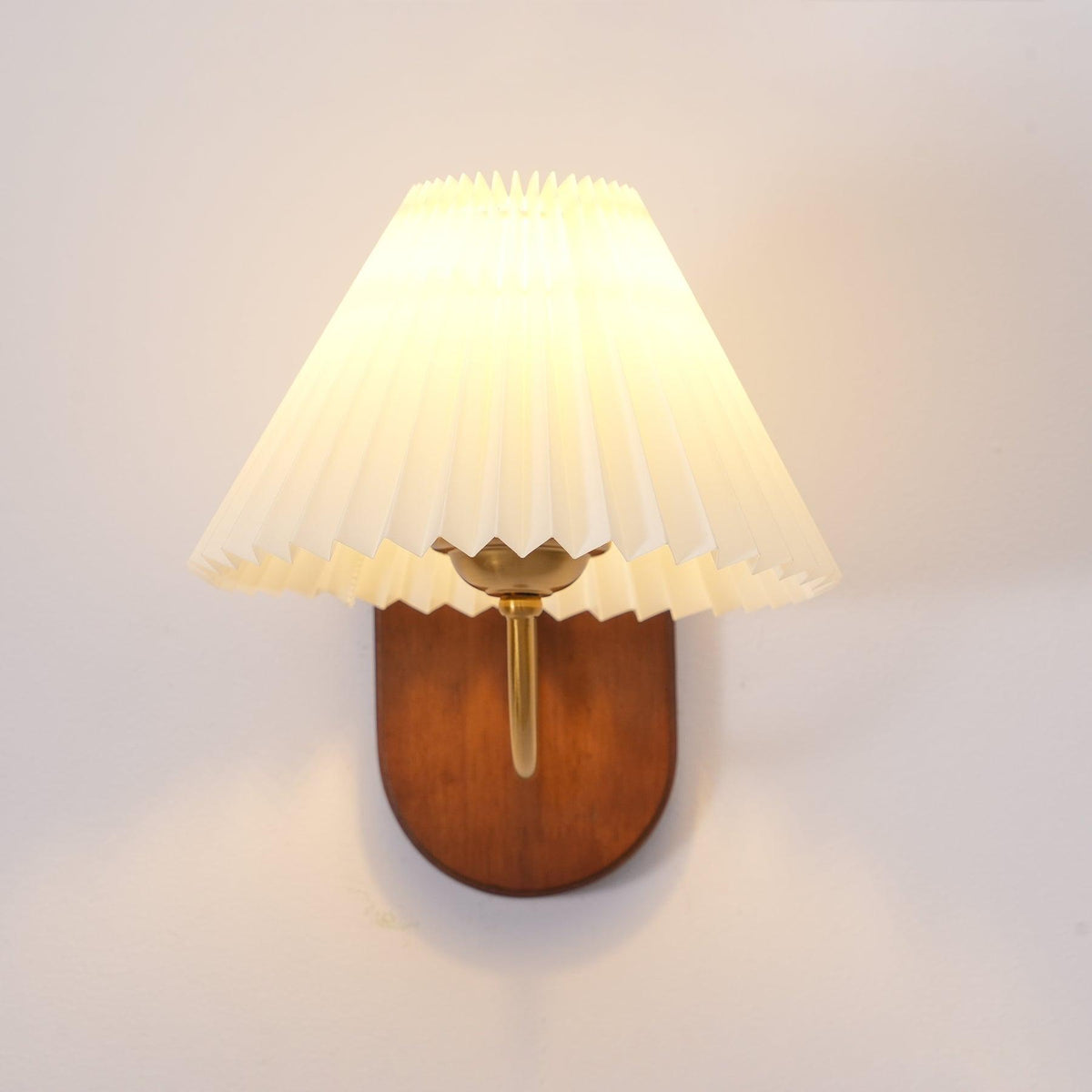 Teriiraine aplique de pared vintage con sombra plisada