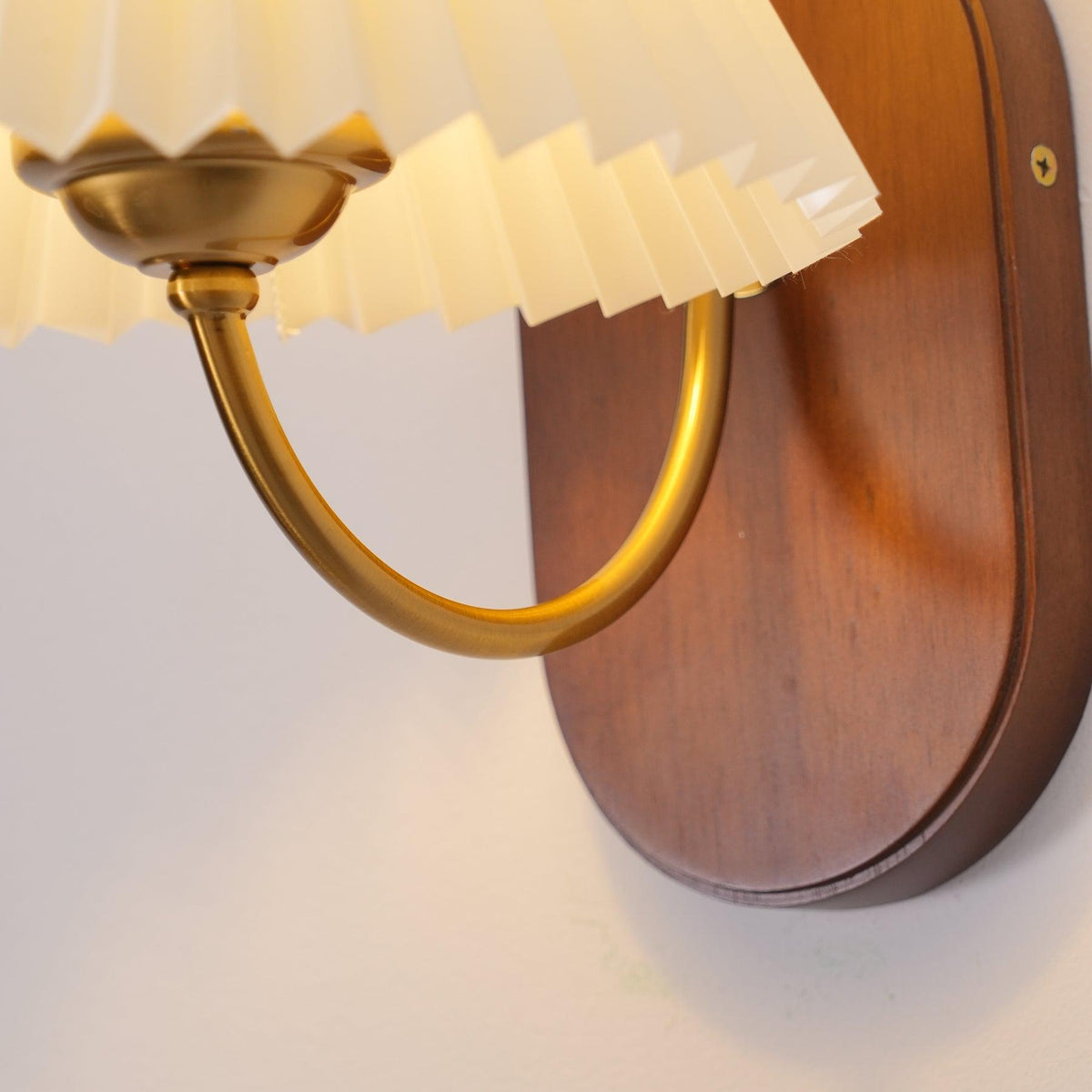 Teriiraine aplique de pared vintage con sombra plisada