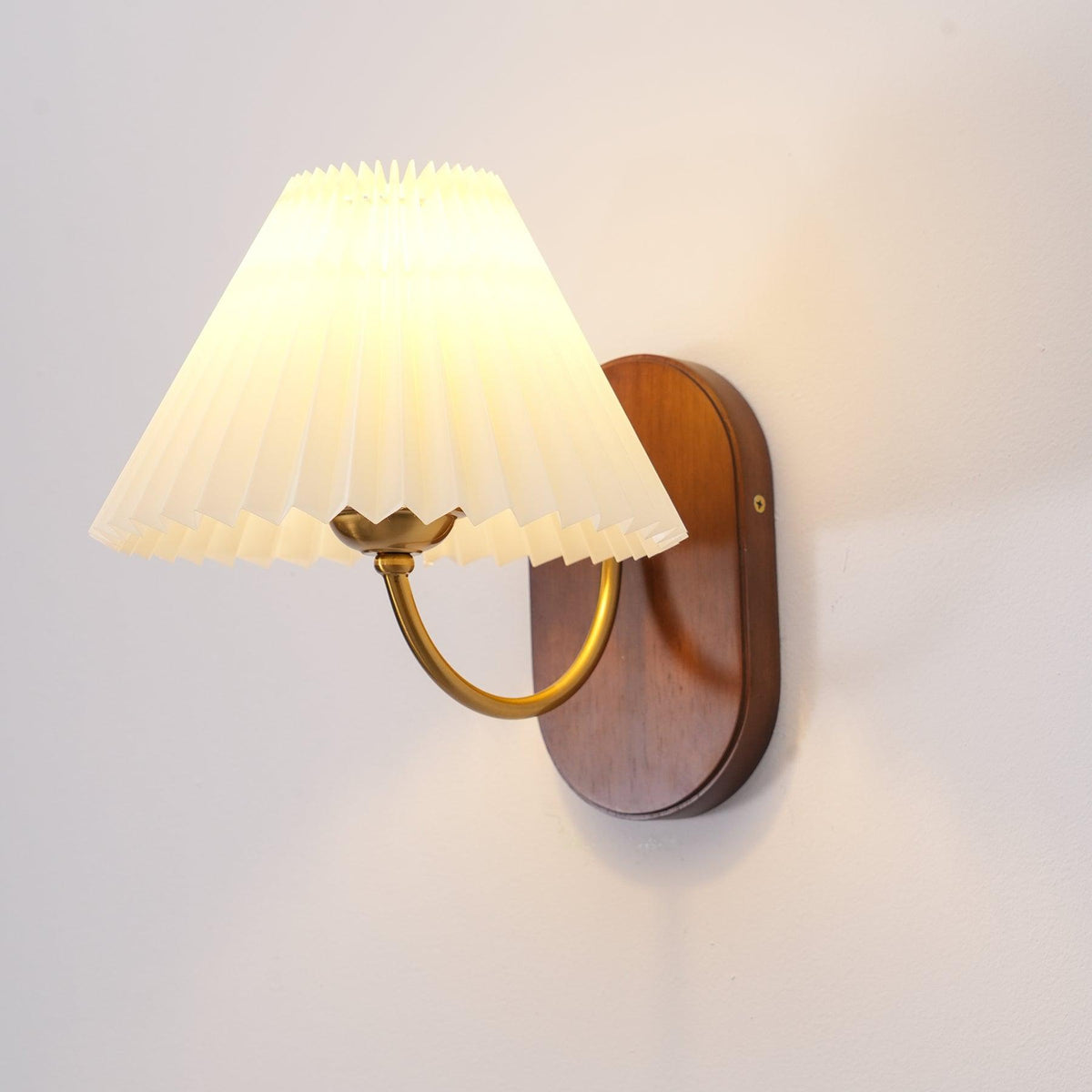 Teriiraine aplique de pared vintage con sombra plisada