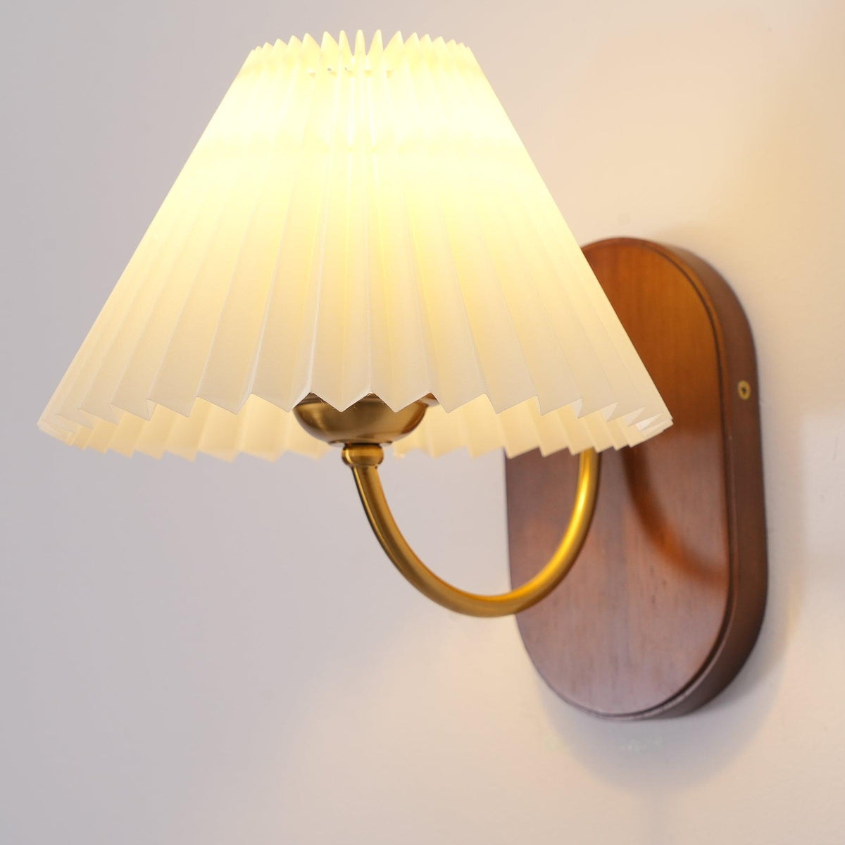 Teriiraine aplique de pared vintage con sombra plisada