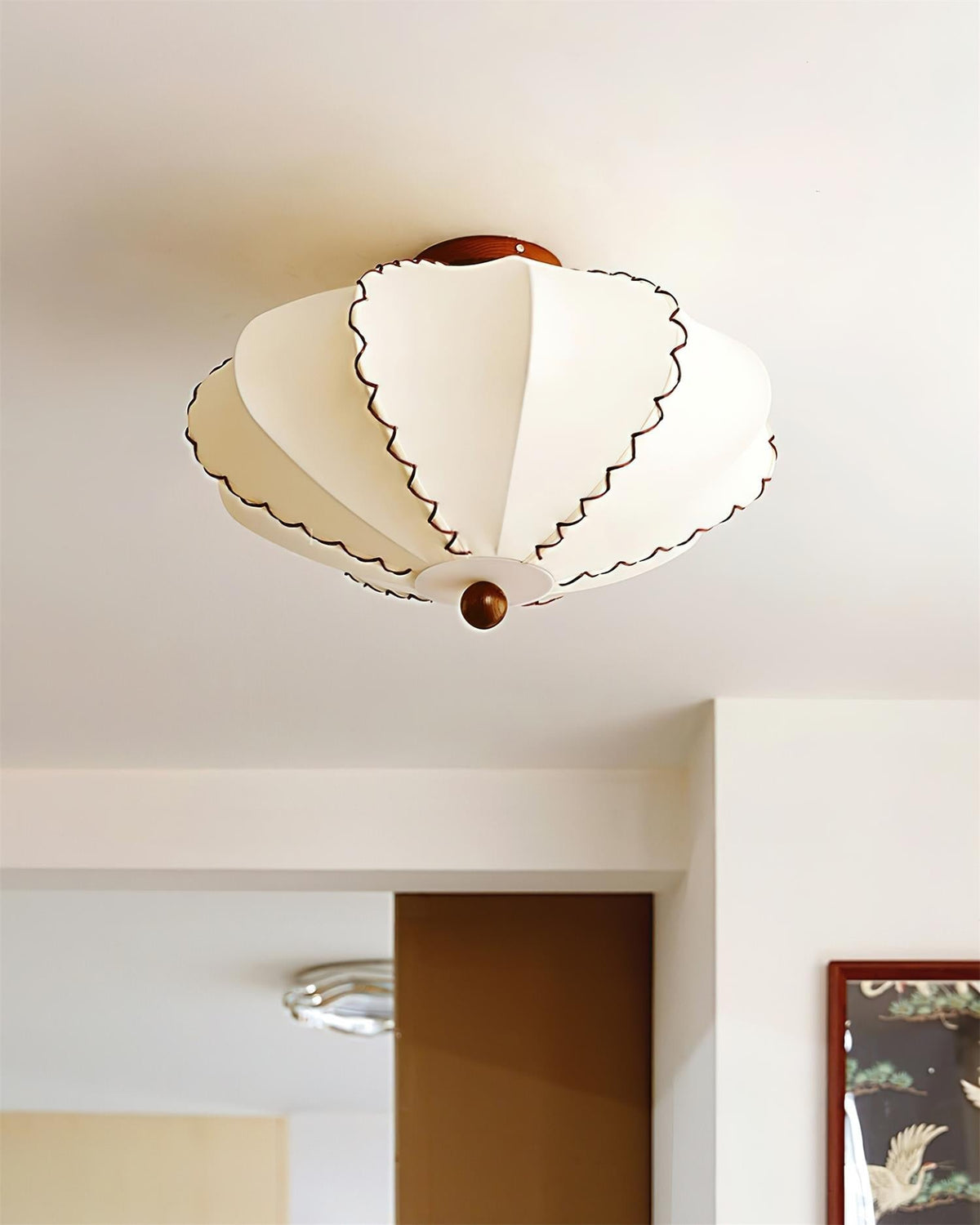Colette lámpara de techo de tejido beige y madera de nogal