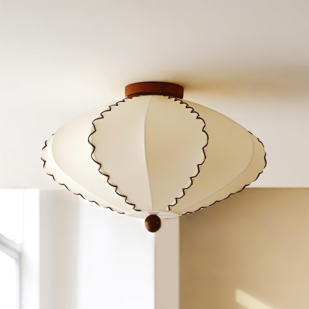 Colette lámpara de techo de tejido beige y madera de nogal
