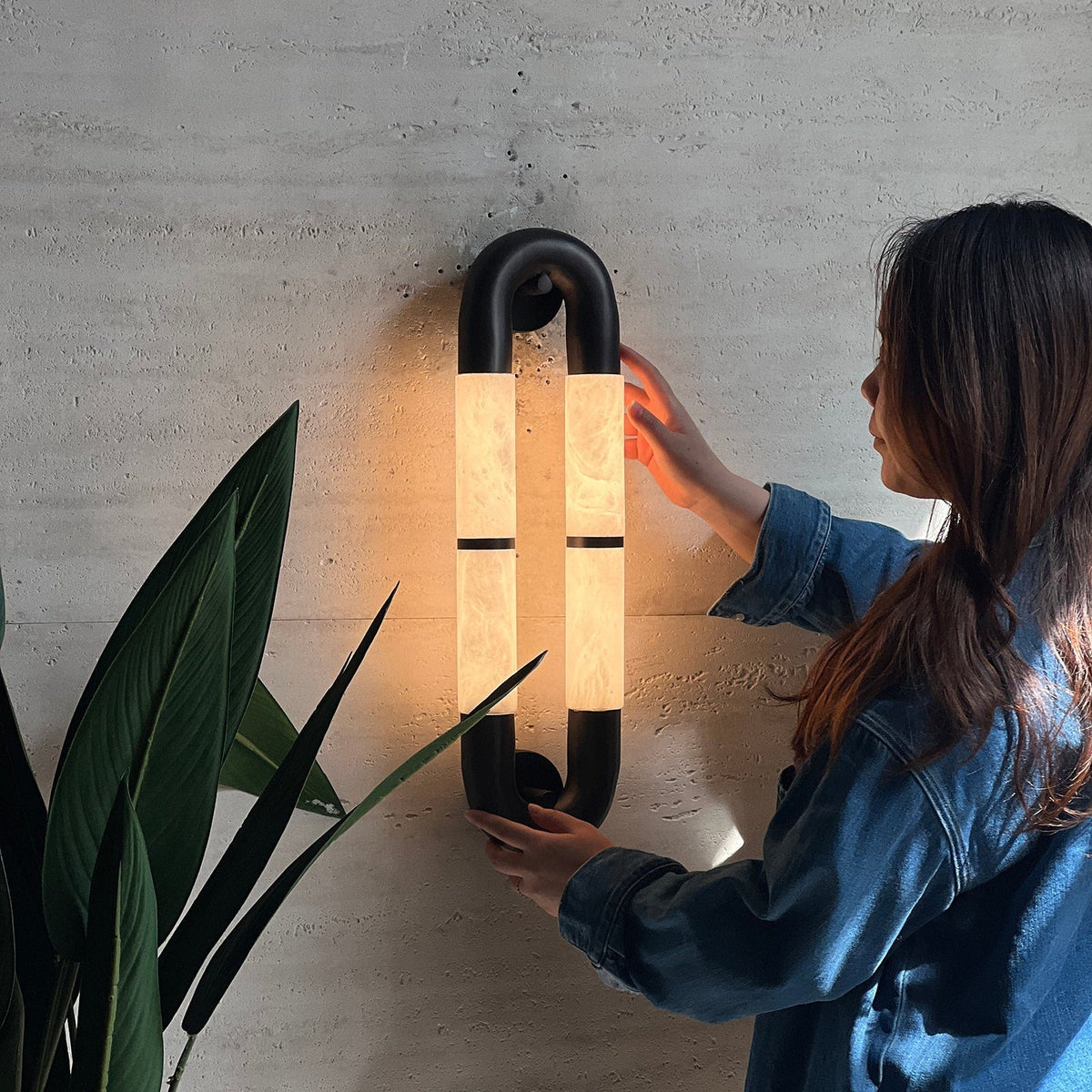 Gloxa Arc Twin aplique de pared alabastro