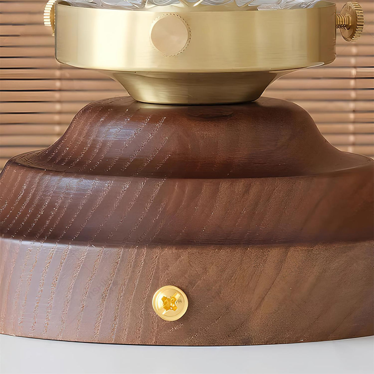 Lámpara de techo con cúpula de vidrio transparente y casquillo de latón, en madera de nogal esfera