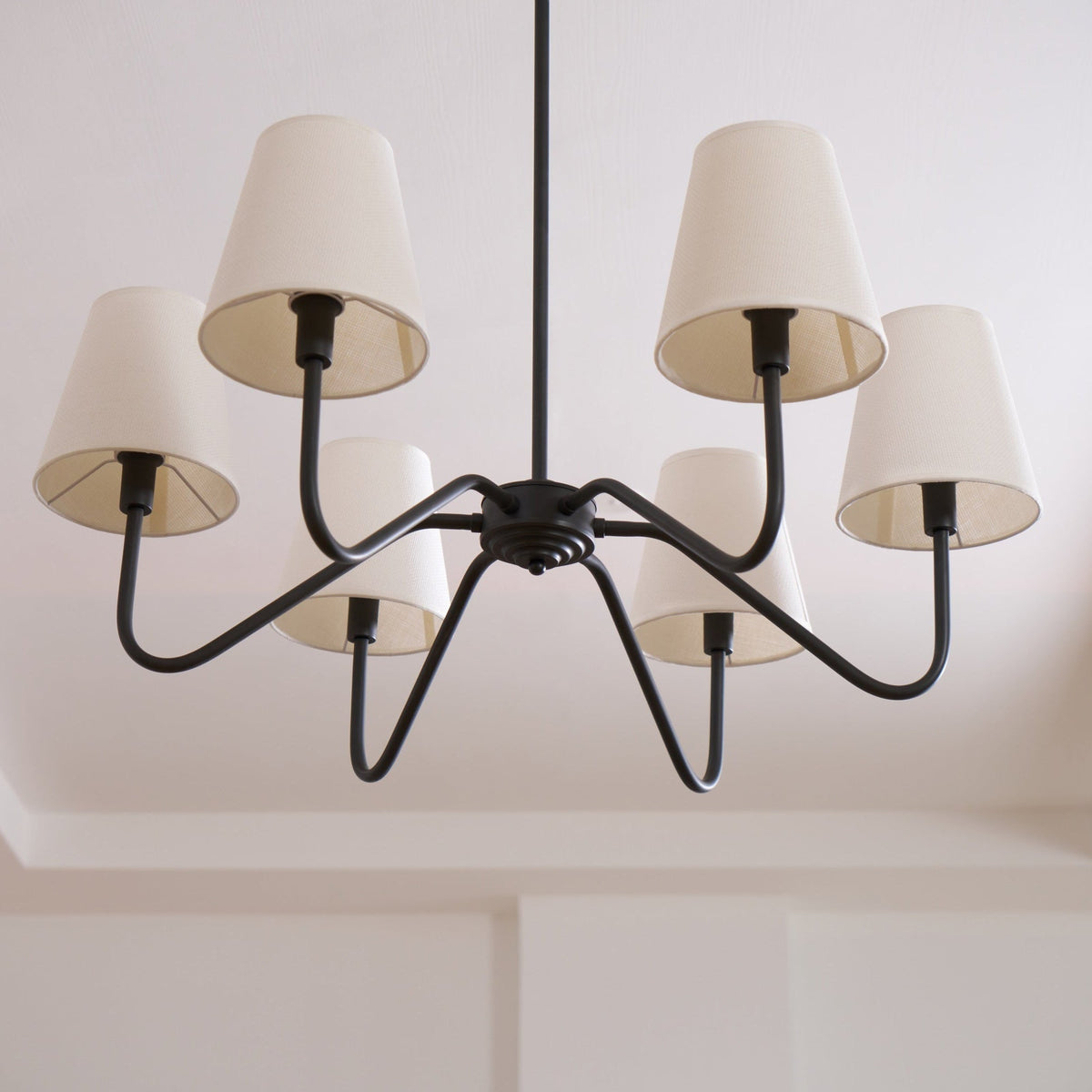 Aurvarira lámpara de araña Lumos Clásica negra con pantalla de tejido