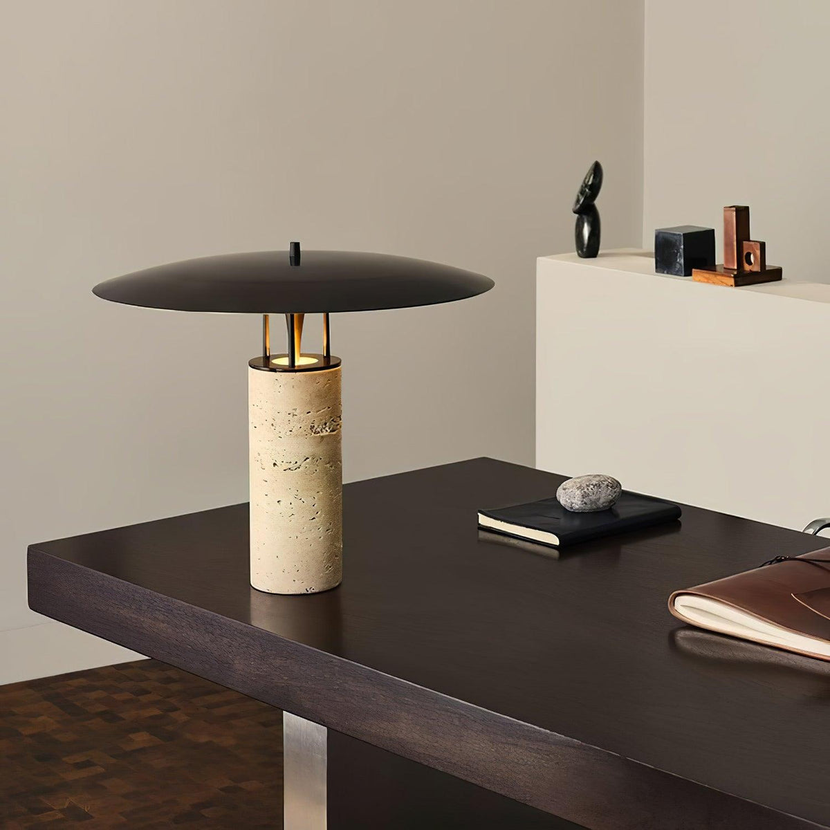 Eara lámpara de mesa Disc-Pillar travertino