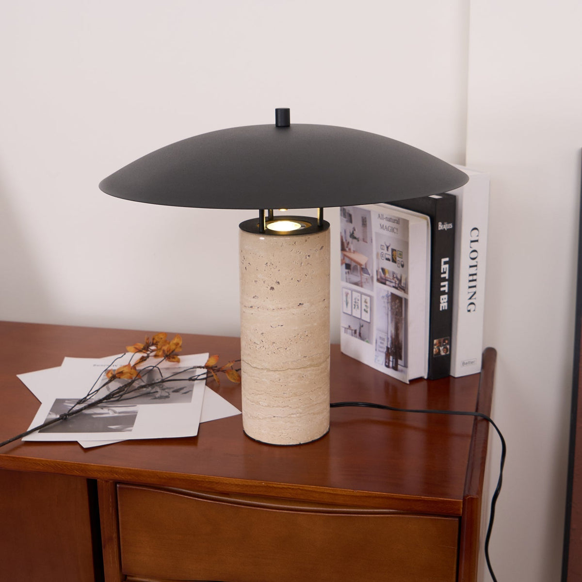 Eara lámpara de mesa Disc-Pillar travertino