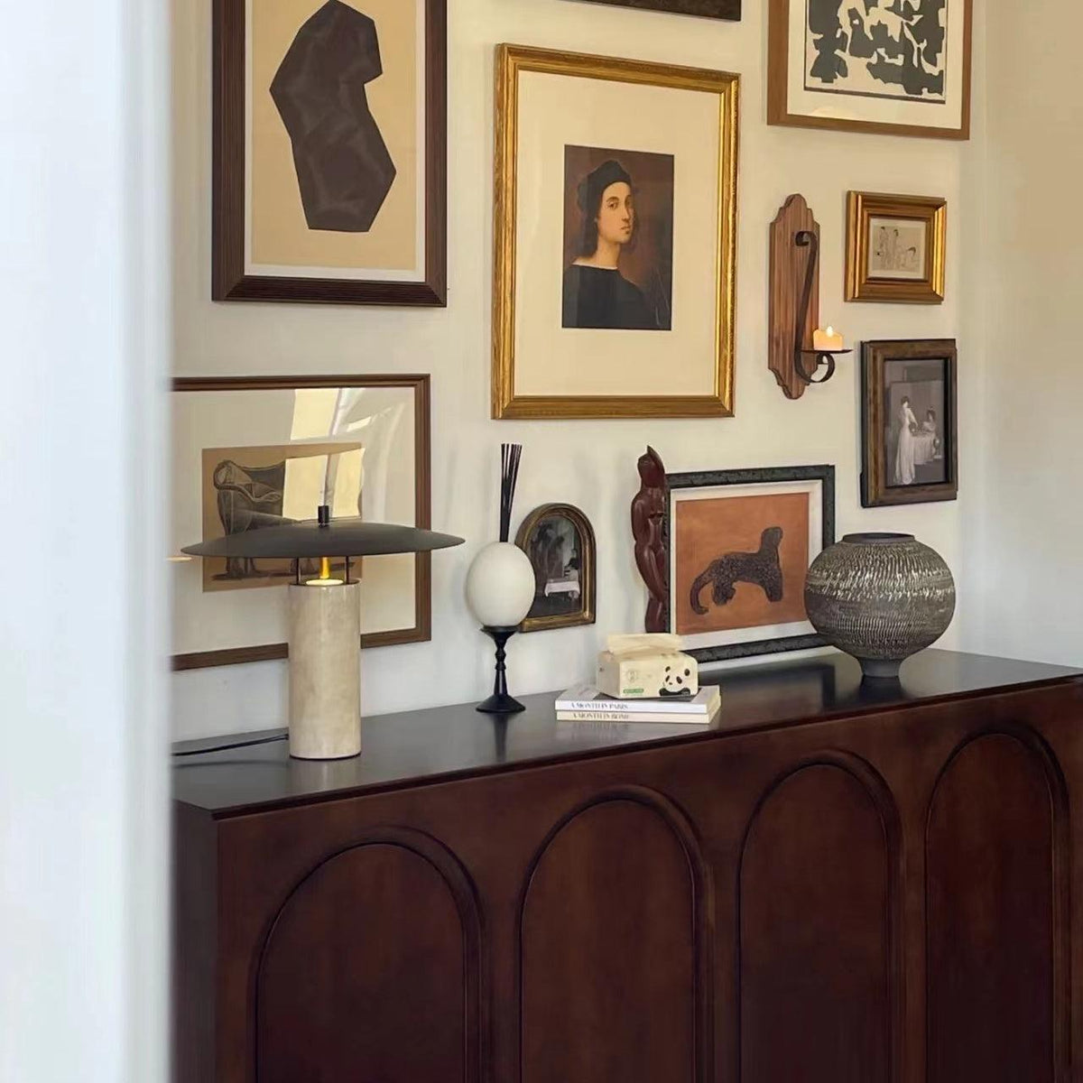 Eara lámpara de mesa Disc-Pillar travertino