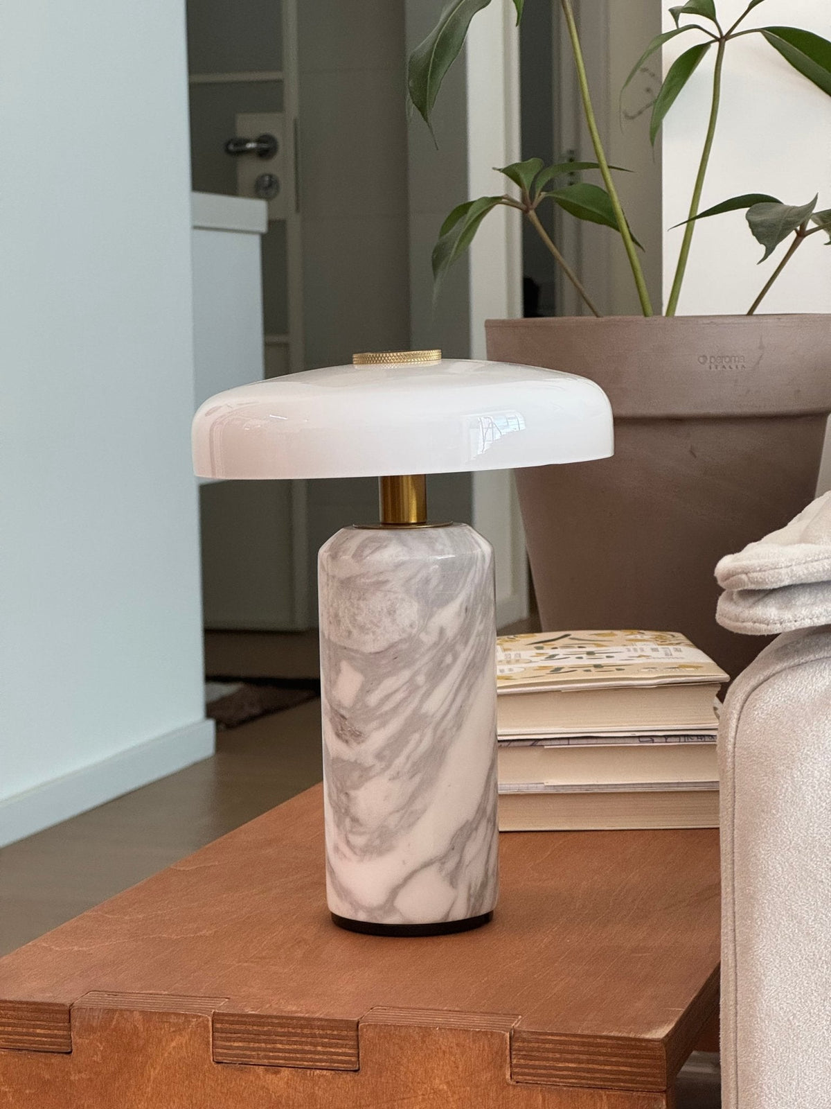 Ryvek lámpara de mesa moderna de mármol