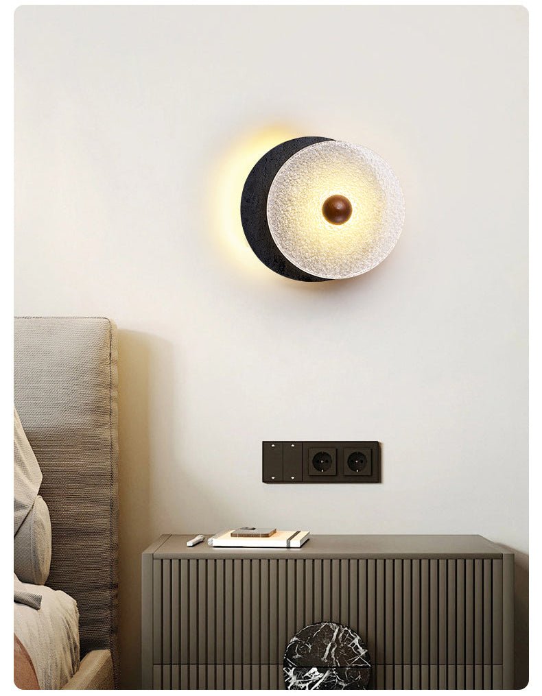 Valalaine aplique de pared con disco de vidrio texturizado y placa trasera de travertino negro